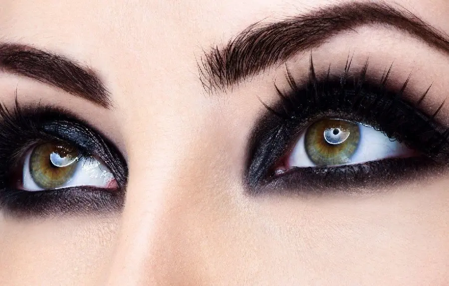 Photo of a real eye with Gulf Arabic makeup and long and thick eyelashes 