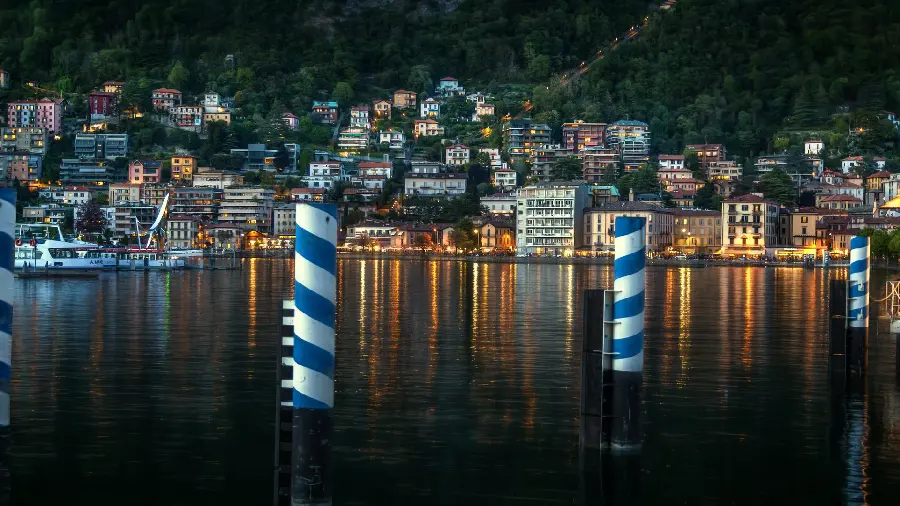 Wallpaper of Houses by the River HD Quality for Free Download