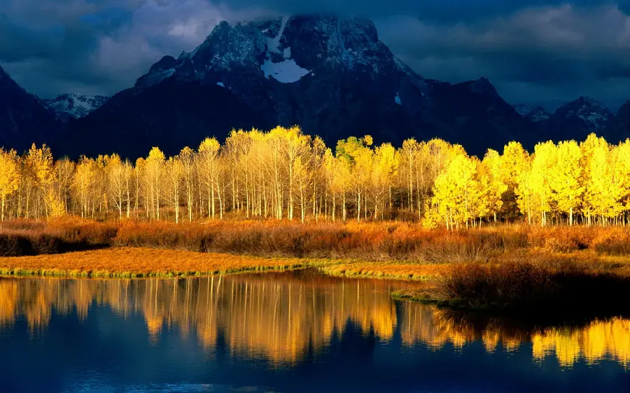 The most commonly used wallpaper for square LCD monitors
