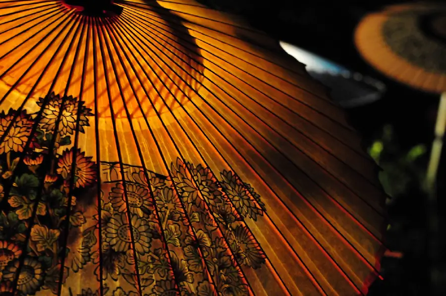 Wallpaper of Japanese umbrellas on a dark and interesting background