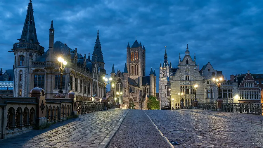 Image of an old-style neighborhood like a movie scene FULL HD