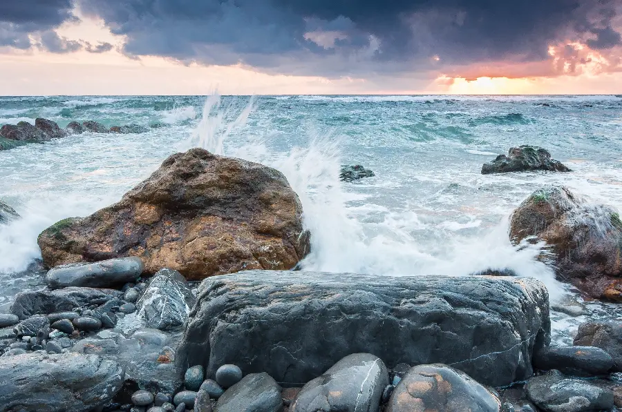 Download a wonderful wallpaper of natural stone by the sea in HD quality