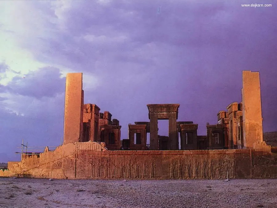 Photo of the glory and beauty of Iranian architecture, the magnificent building of Persepolis