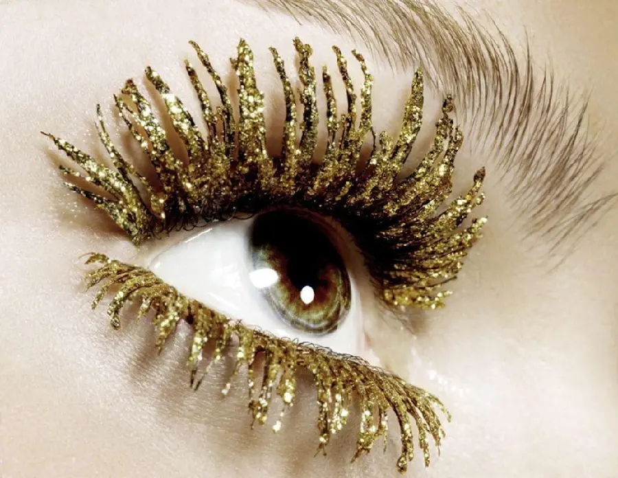 Very beautiful and special eyelash photo for eyelash transplant highlight page
