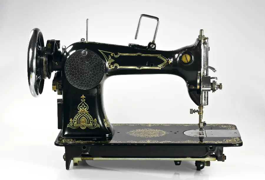Photo of an old sewing machine and black and gold nostalgia at home
