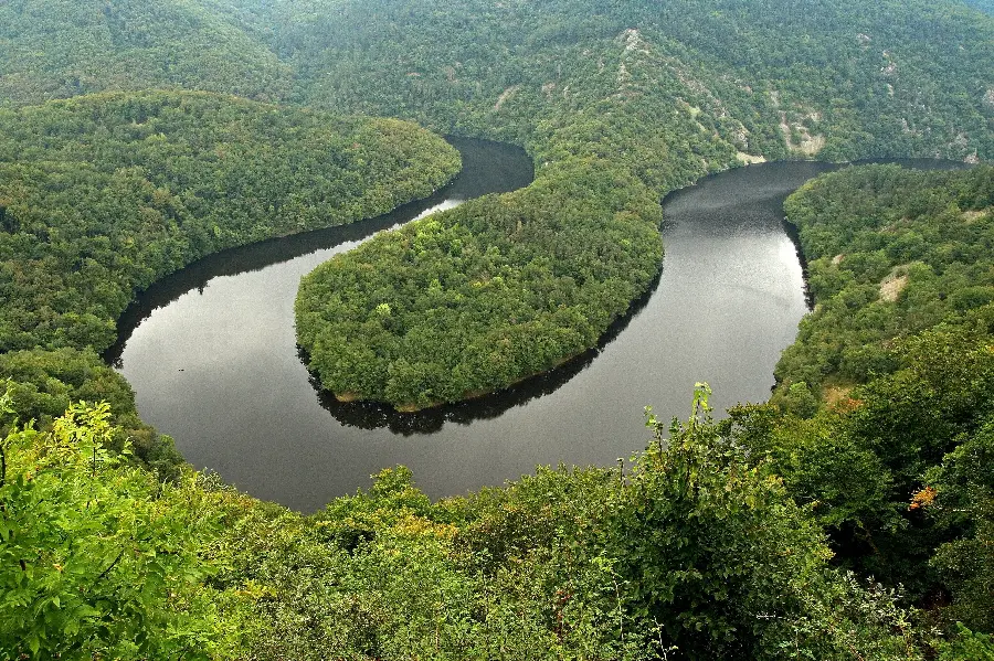 Image of the Seille River from the charming nature of France
