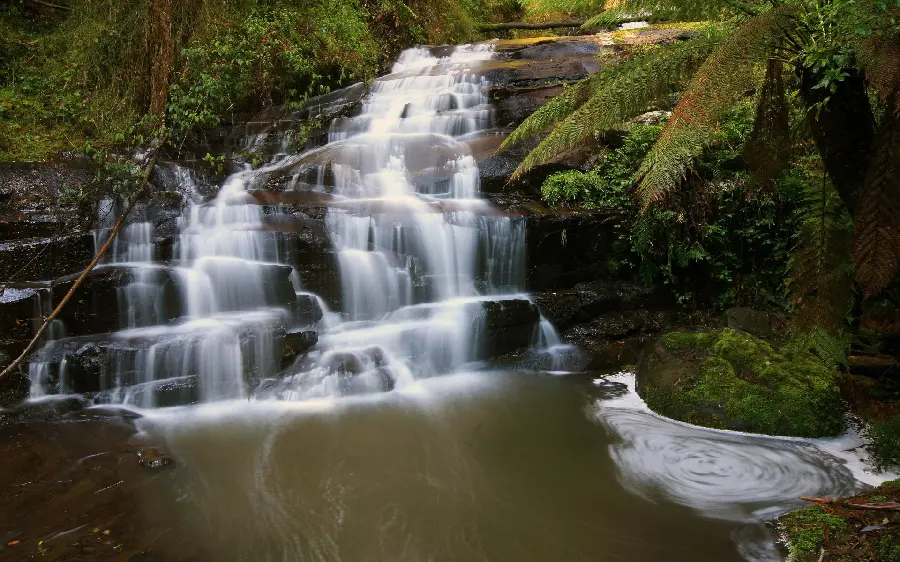 Download the most romantic photo of a natural waterfall in high quality 