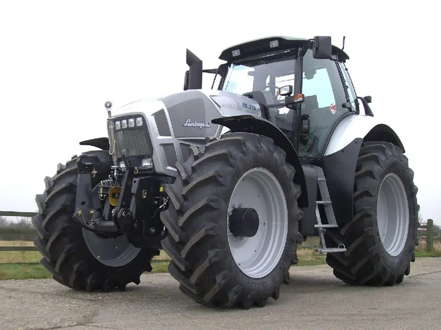 Wallpaper of a modern and advanced tractor for vast agricultural lands