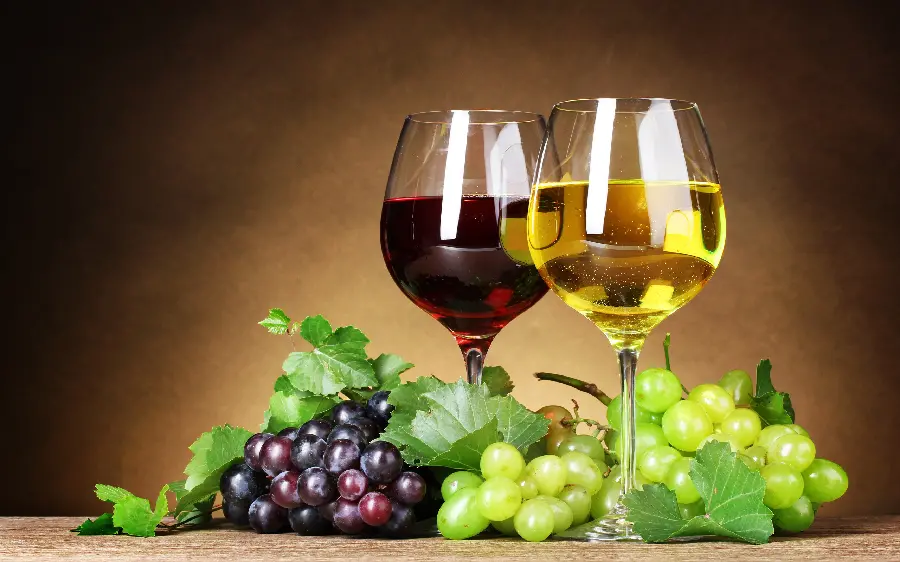 Full HD Quality Wallpaper of Grape Juice and Fresh Grapes Specially Selected Computer 2023