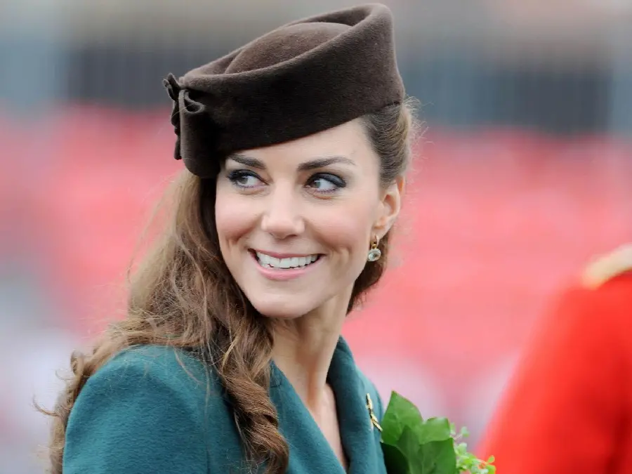 Very attractive wallpaper of 43-year-old Kate Middleton