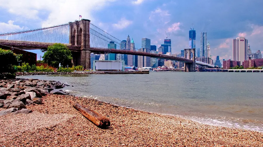 Photo with a special angle in the year 1403From the Brooklyn Bridge in New York