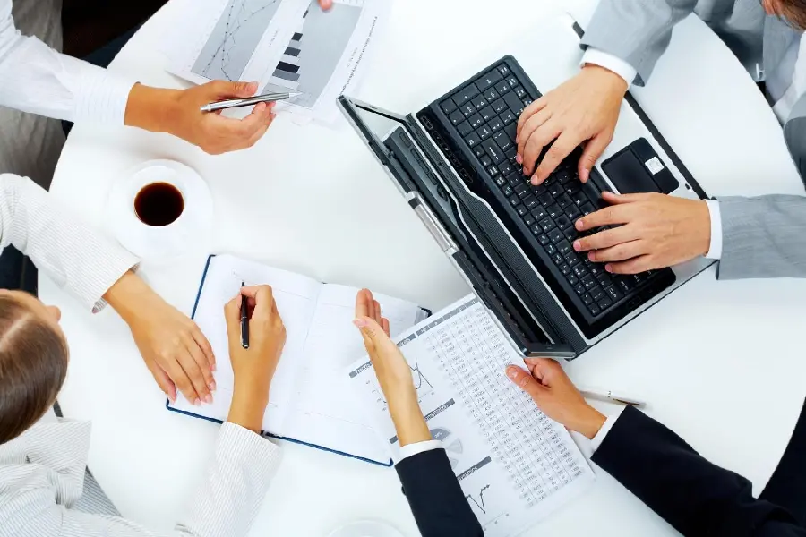 Advice and decision-making roundtable image for profile 