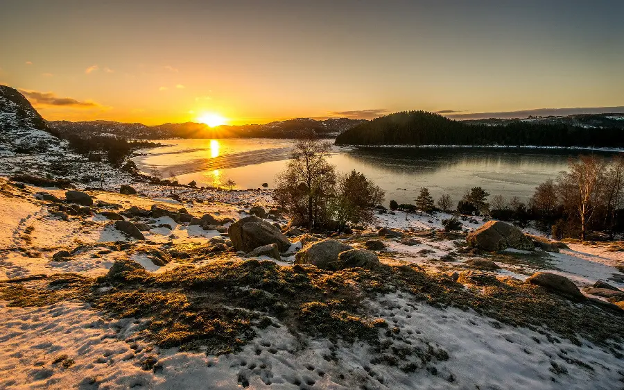 Picture of a beautiful scenic spot in nature and the sun shining on the melting snow