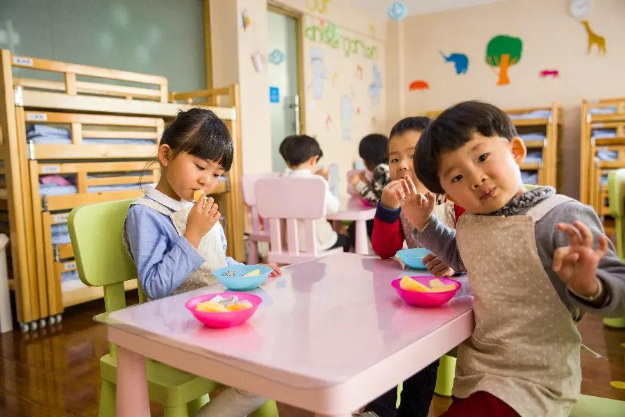 Background photo of the importance of healthy food in kindergartens