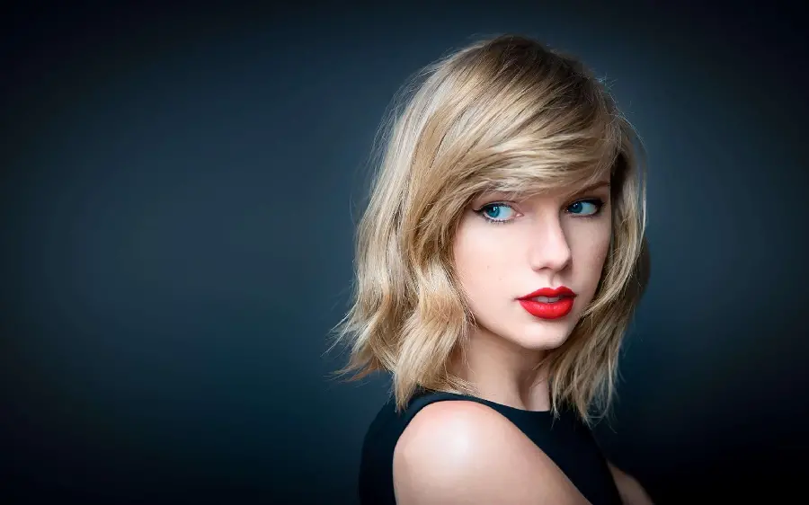 The latest photos of Taylor Swift for fans of this singer