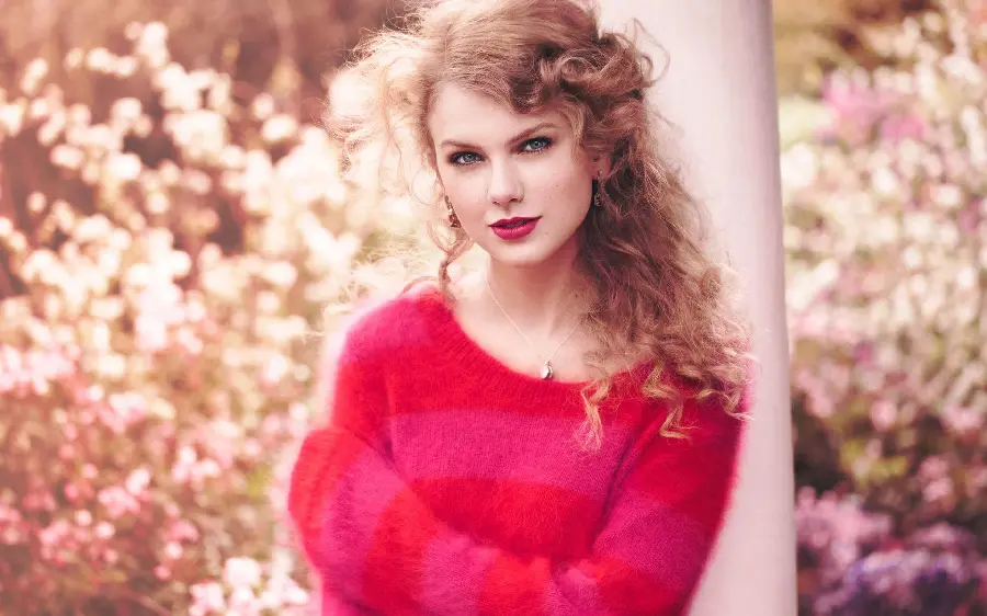 A photo of Taylor Swift in a beautiful red style with a direct link