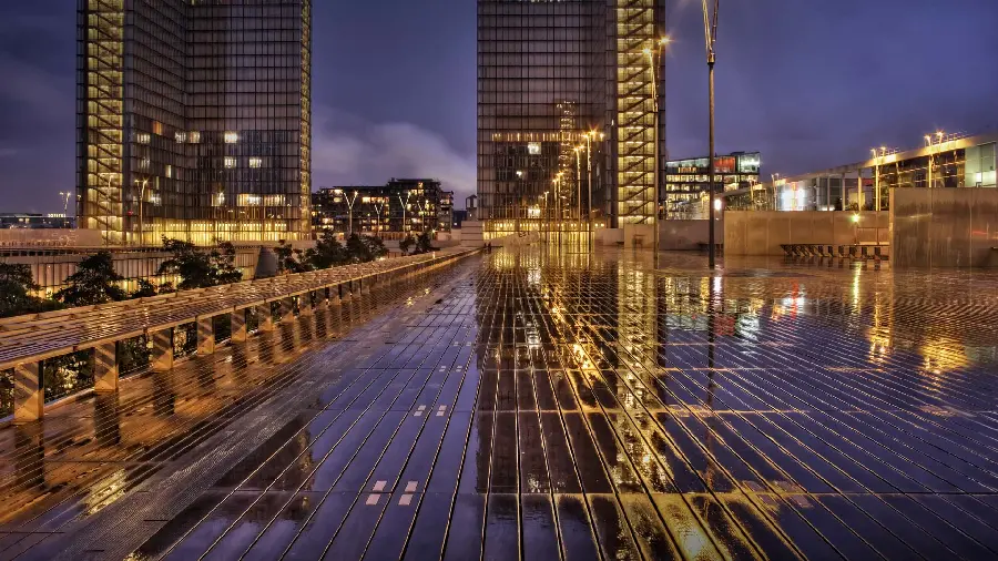 Download stylish and special background images of a bright advanced European city 