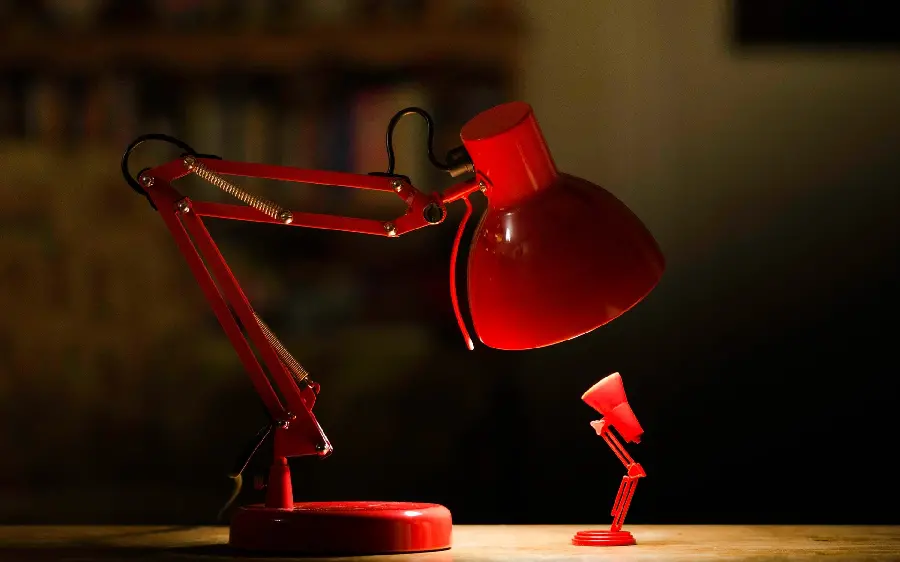 Interesting and cool wallpaper of a small and large red study lamp