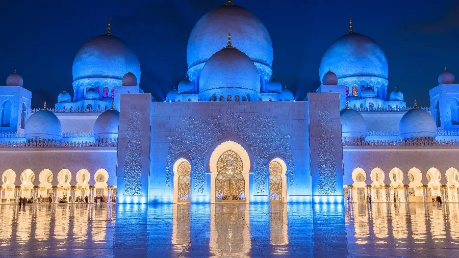 8k photo of the religious architecture of the Sheikh Zayed Mosque in the United Arab Emirates