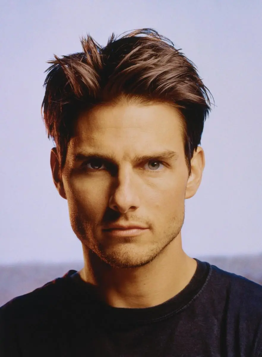 A cool profile picture of the super attractive face of Tom Cruise
