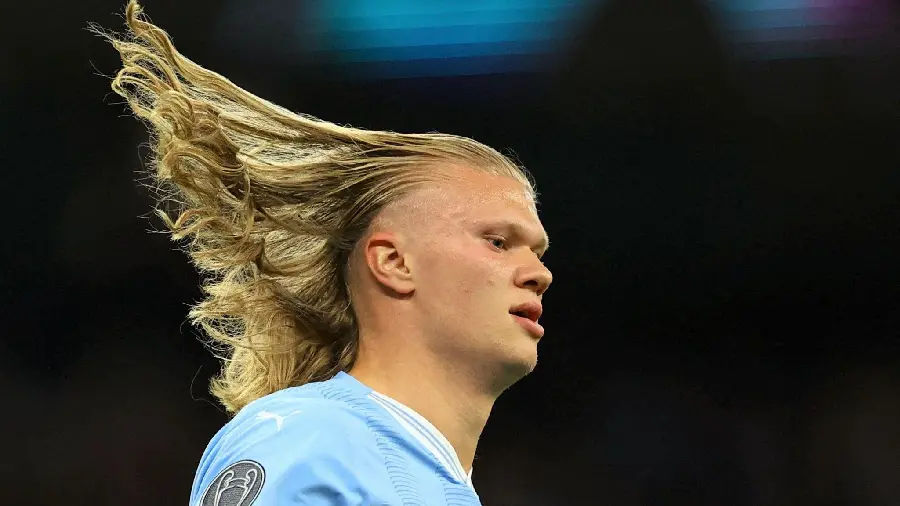 Erling Haaland's background with long, golden hair on a black background