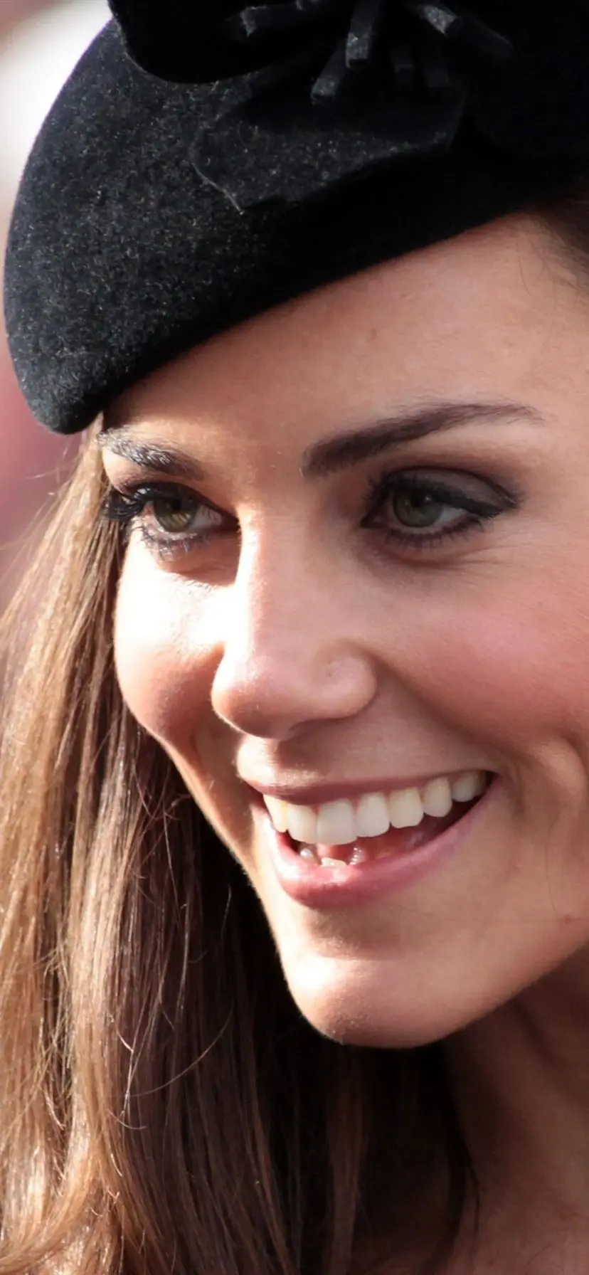 Wallpaper for phone of the famous face of Kate Middleton