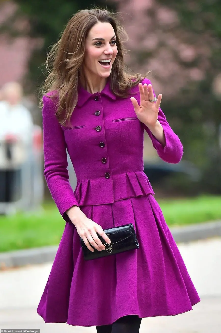 Wallpaper of the well-dressed bride of the British royal family Kate Middleton