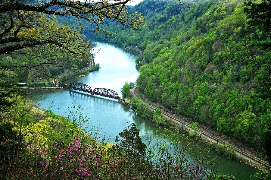 Extremely beautiful tourist attraction, lush mountain nature 