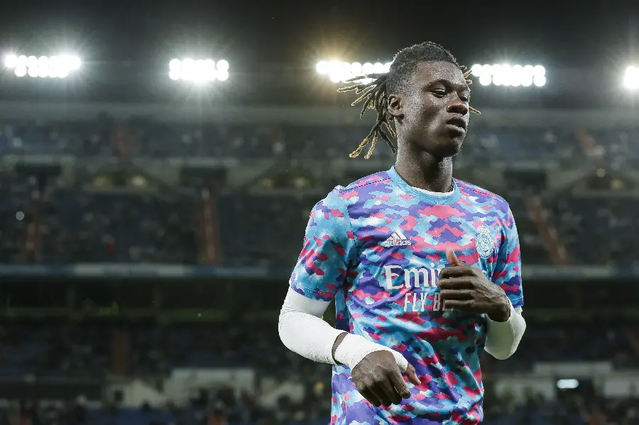 Boy wallpaper of Eduardo Camavinga, a young player born in 2001