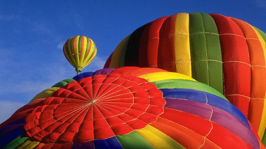 Dreamy wallpaper of colorful balloons in the sky for tablet background