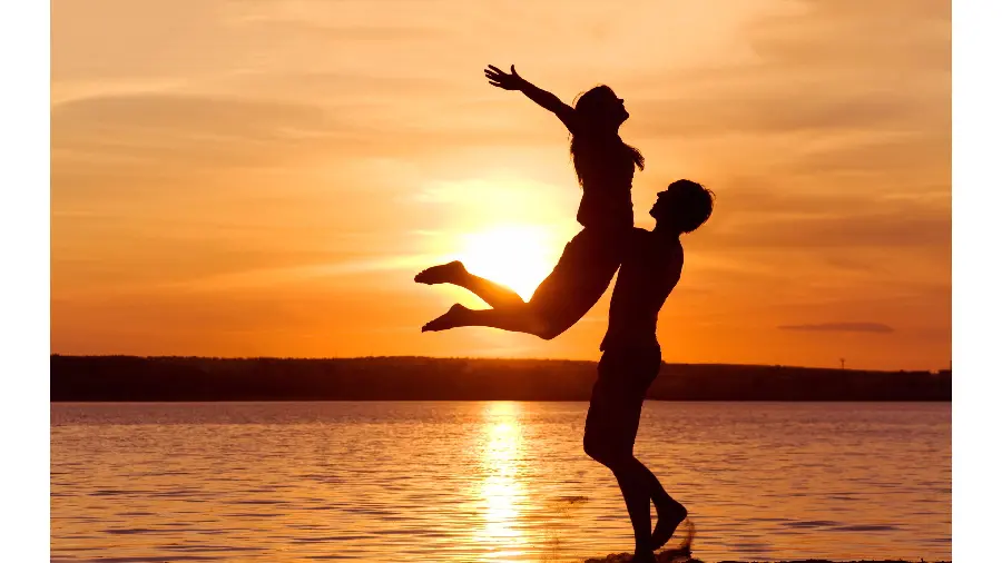 Romantic 4K wallpaper with a stylish and spectacular design for a couple's set