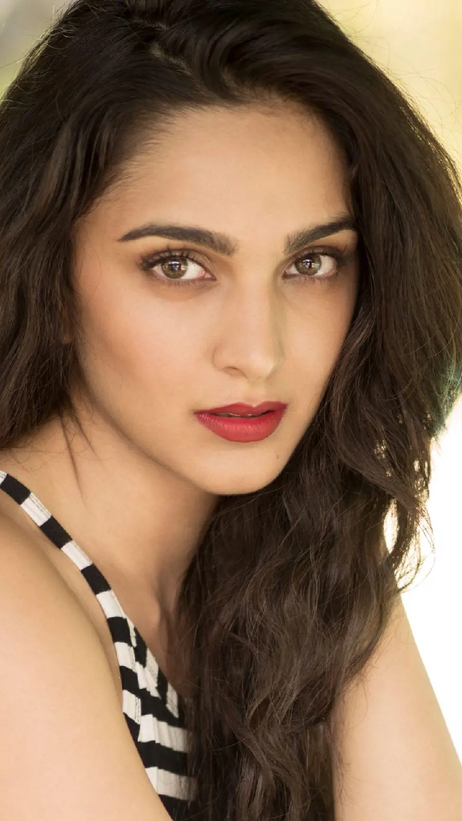 Kiara Advani's Design Background in Full HD Quality