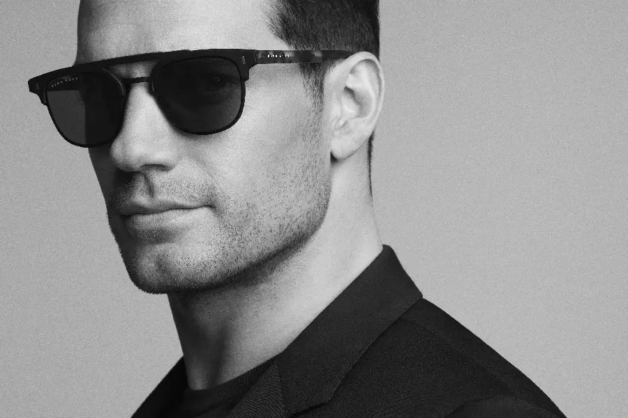 Photo of Henry Cavill with sunglasses and full HD quality
