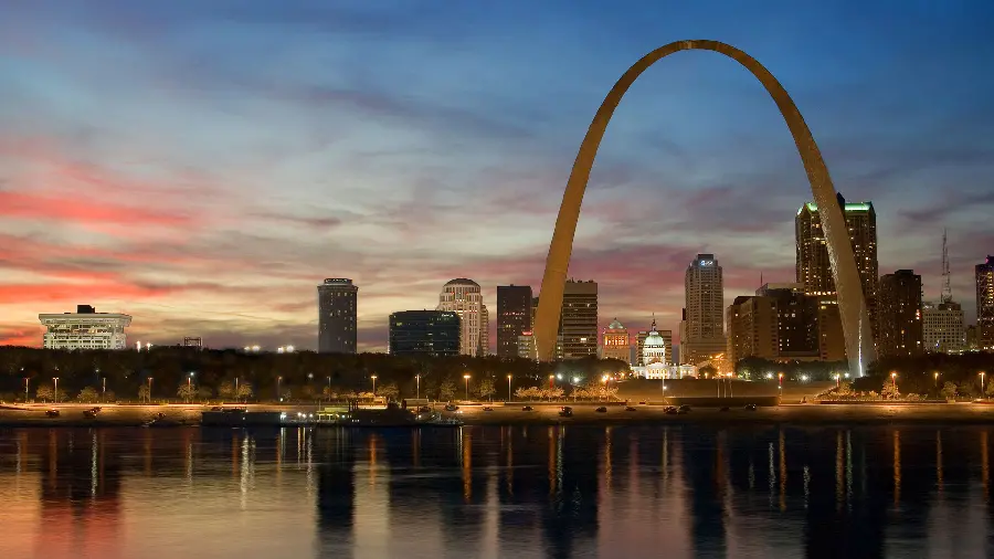 A special and interesting background photo in 1403 from the St. Louis Arch ride