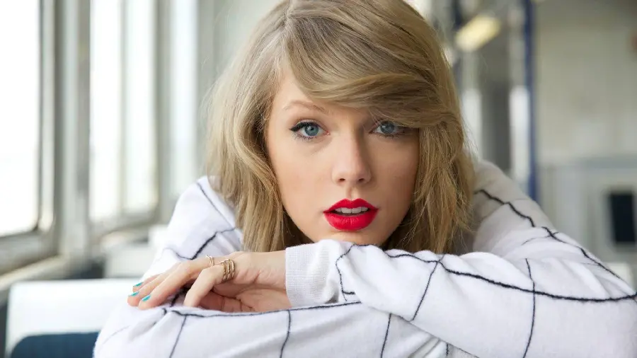 Free download of beautiful pictures of Taylor Swift in excellent quality 