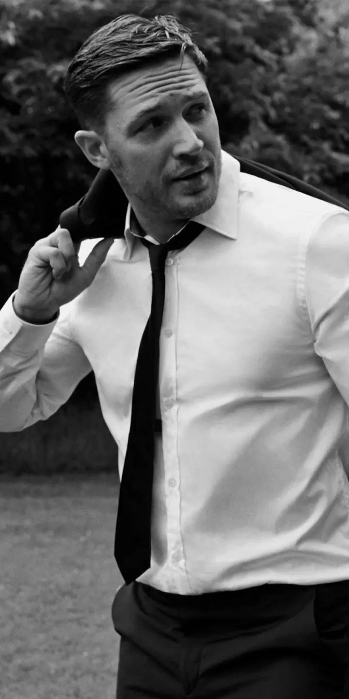 Tom Hardy profile photo, handsome and well-built British actor 