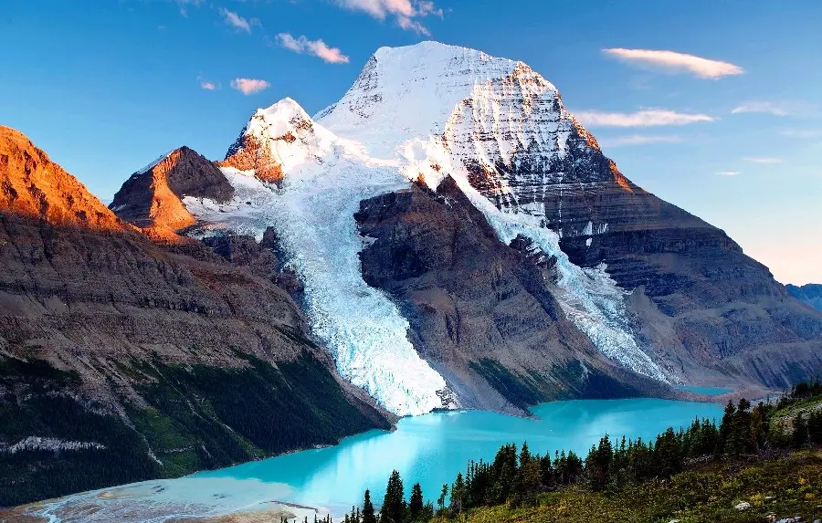 Download photo of a lake full of water in a beautiful high mountain with snow in winter
