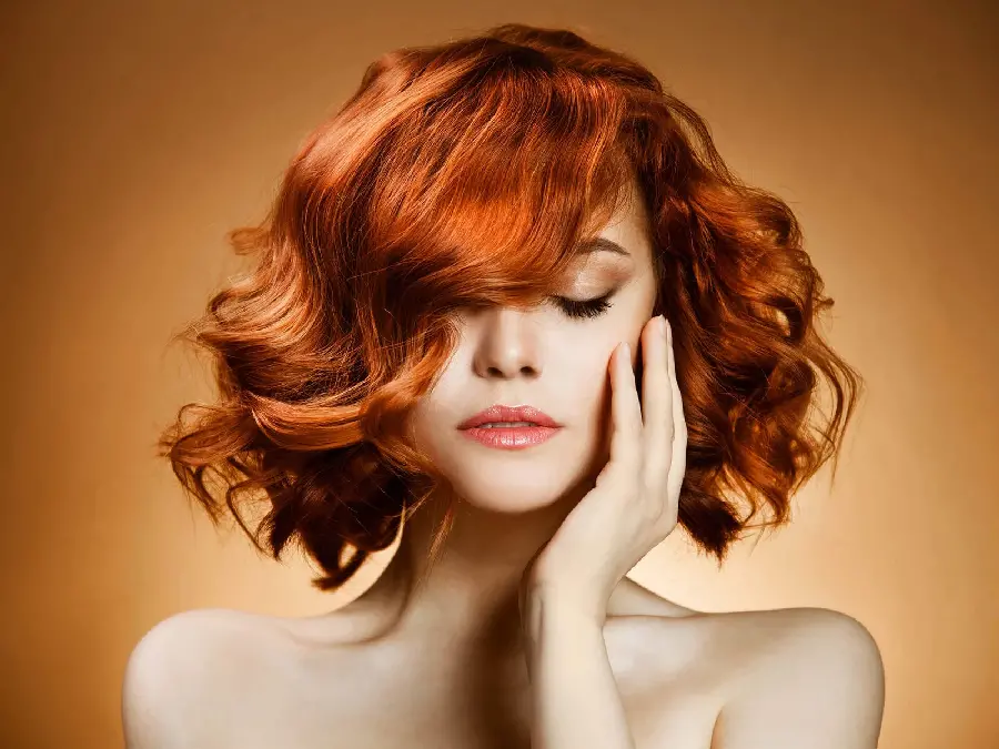Cute women's hairstyle suitable for singers and actors