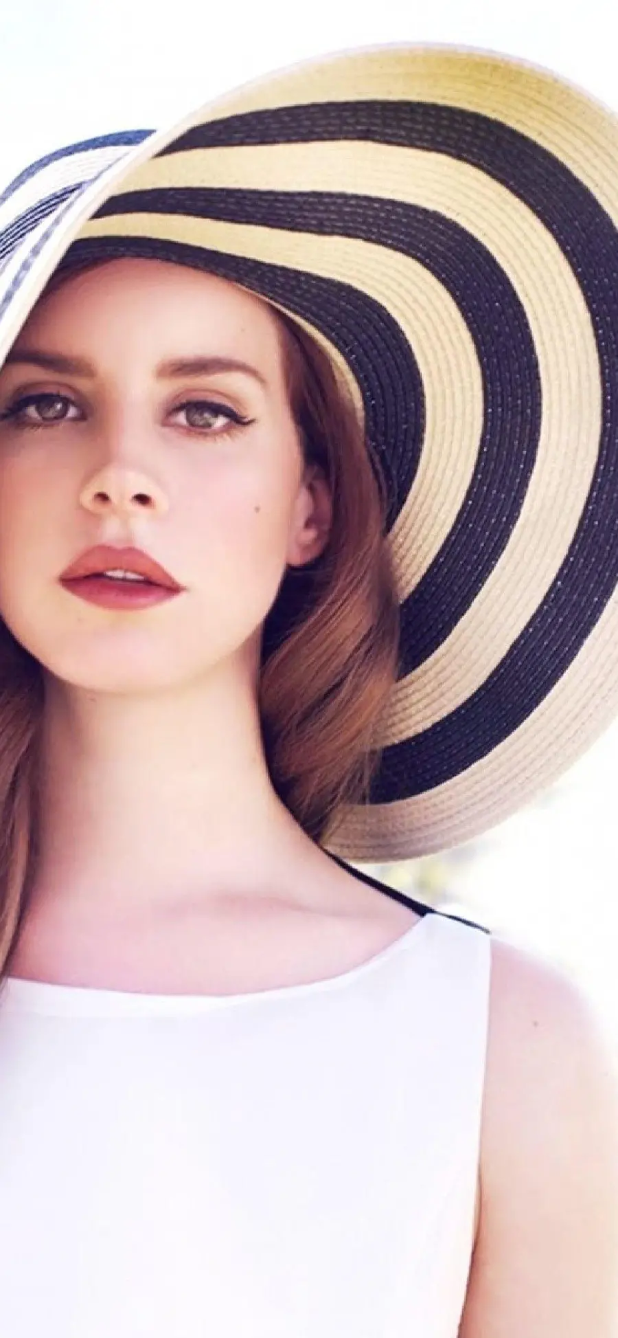 Lana Del Rey Wallpaper with Beach Style and Type