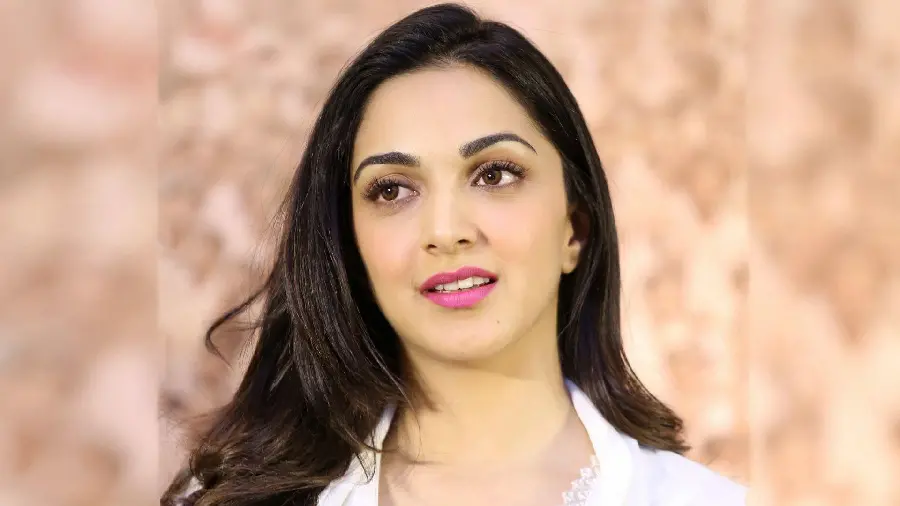 Background photo of Kiara Advani, the most famous actress in the Bollywood film industry
