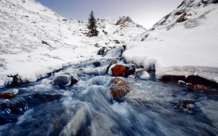 Photo of a cold, snowy and snowy landscape for a winter profile