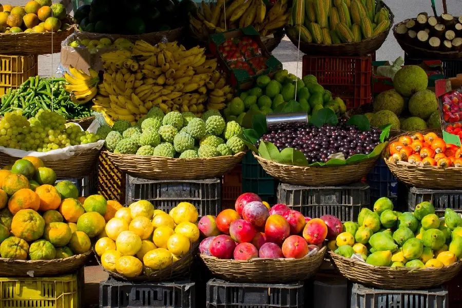 Download photos of colorful, delicious and juicy fruit baskets 