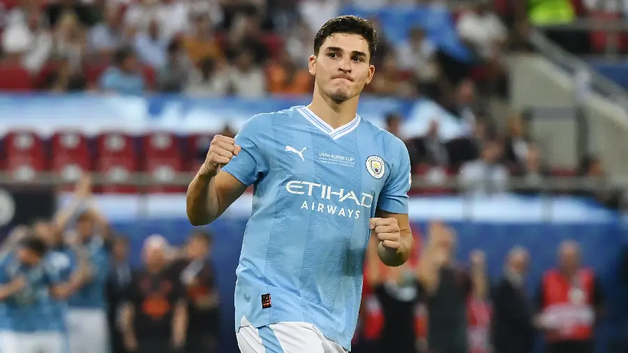 Wallpaper of Julen Alvarez, the most famous player of the Argentine national football team 