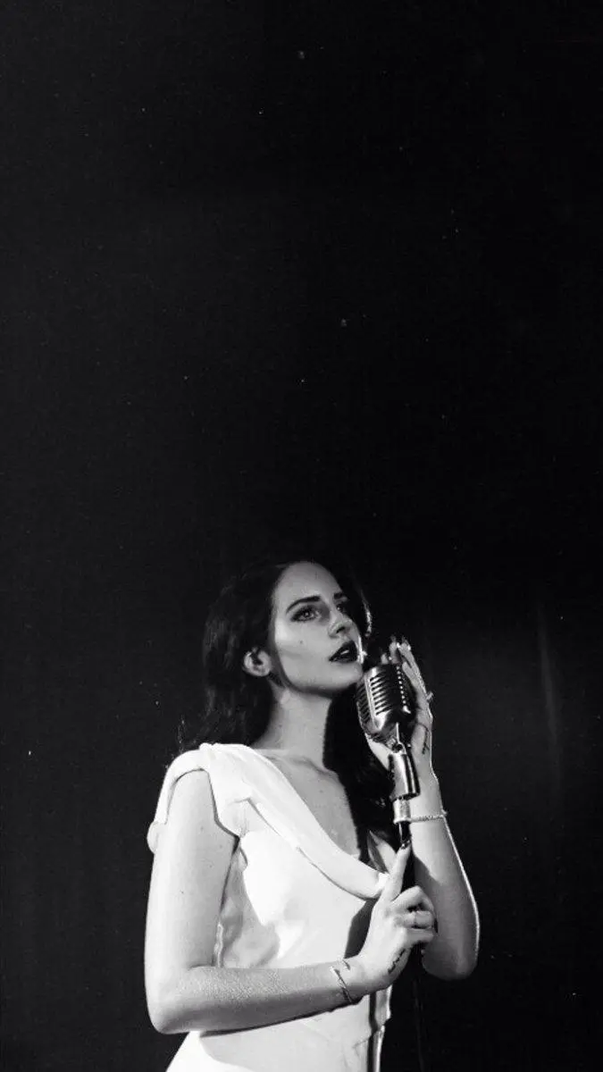 Download beautiful photos of Elizabeth Woolridge Grant aka Lana Del Rey