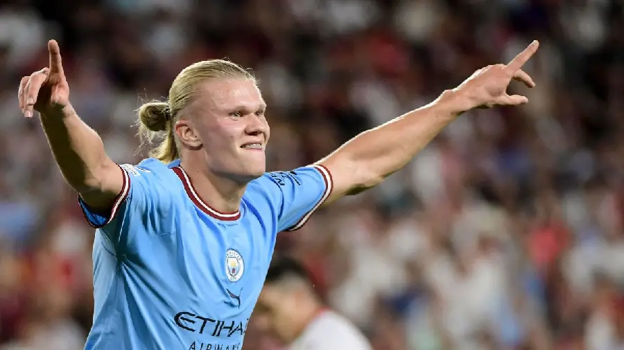 Download the latest picture of Erling Haaland with a blurred background 