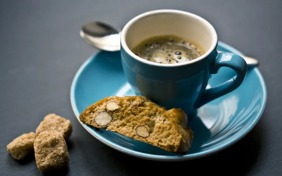 Download wallpaper and background of the design of cups and saucers for breakfast and dinner