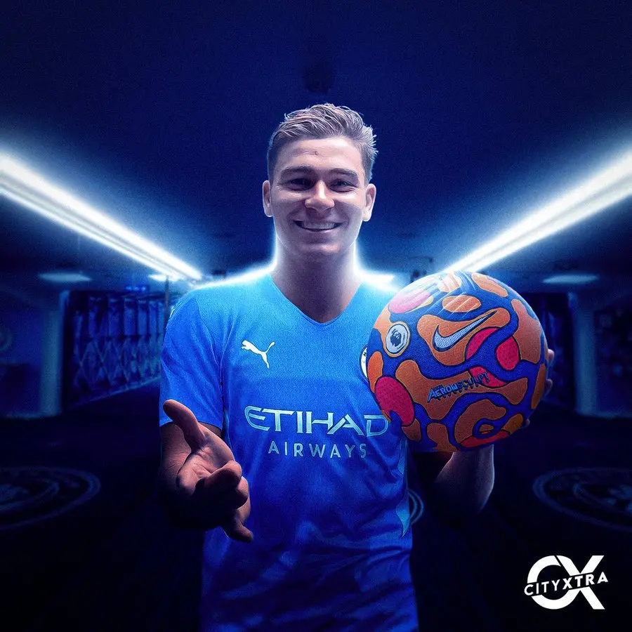 Best pose photo of Julin Alvarez with the ball