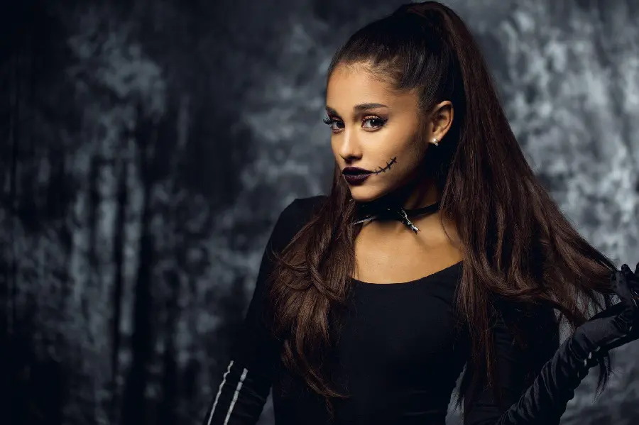 Photo of Ariana Grande with a special and different style