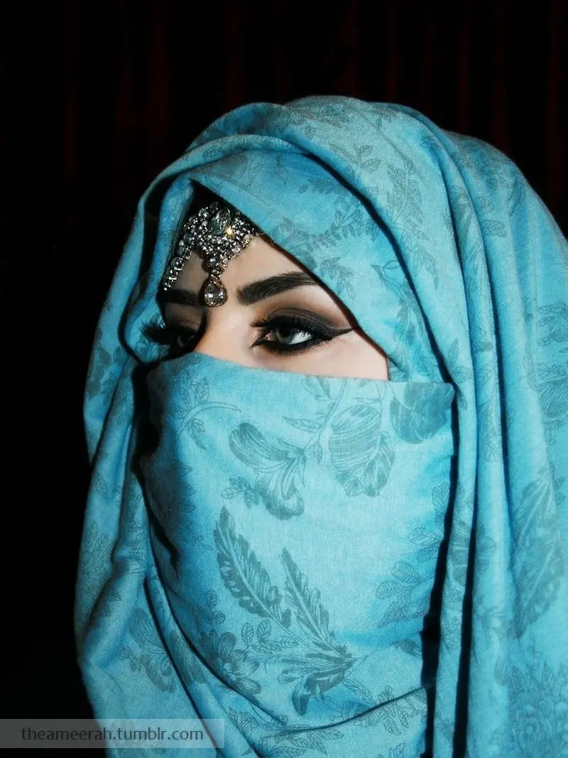 Download profile picture of a girl with a blue veil for emotional people