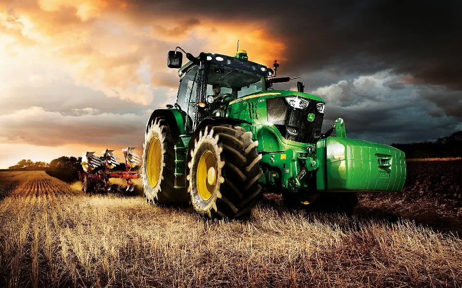 Tractor wallpaper in the video game Farming Simulator